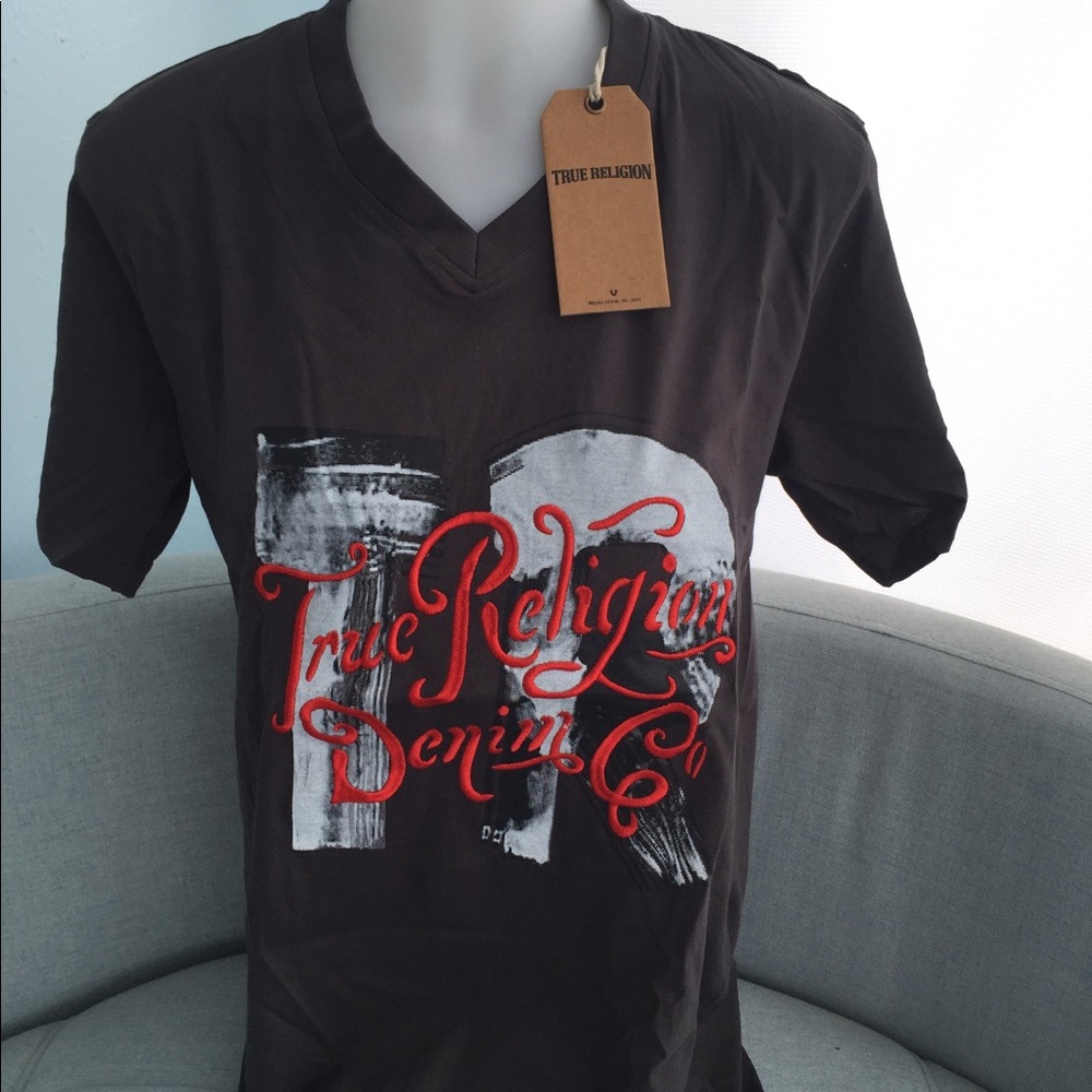 Men’s True Religion V-neck shirt